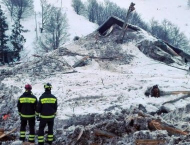 Δείτε ότι απέμεινε από το ξενοδοχείο Rigopiano της Ιταλίας που θάφτηκε στο χιόνι... (φωτό, βίντεο)